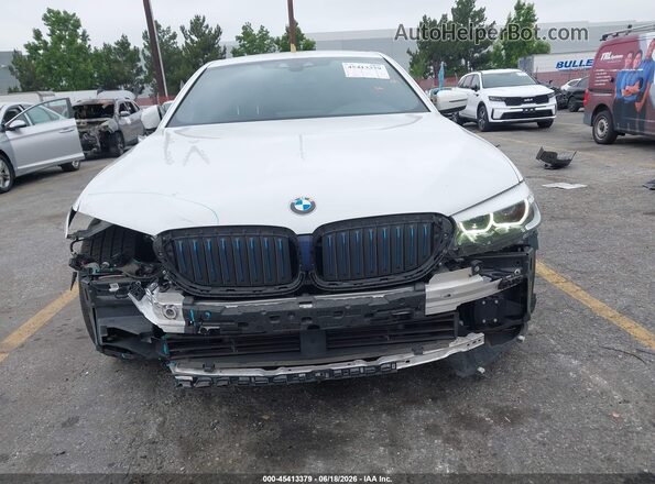 WBAJA9C55KB399781 2019 BMW 5 SERIES Белый Вид спереди