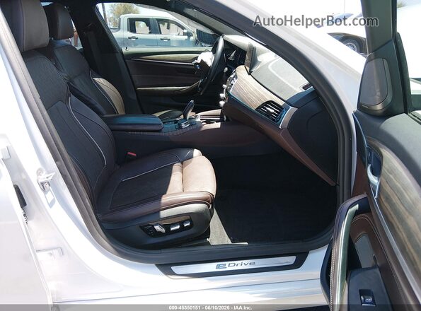 WBAJA9C59JB251874 2018 BMW 5 SERIES White Widok wnętrza z przodu