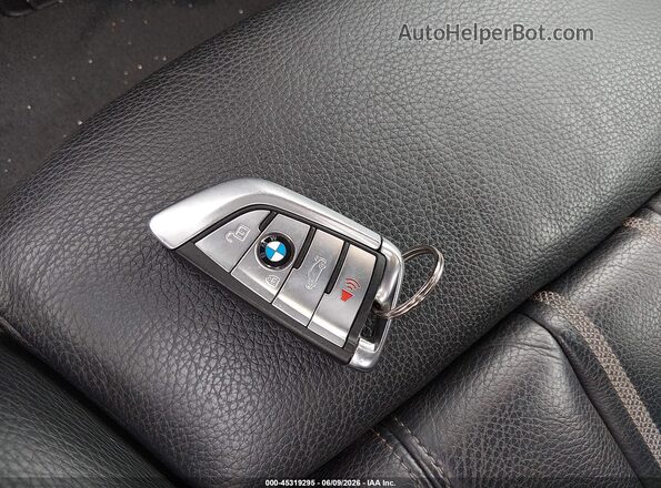 WBAJA9C59JB253303 2018 BMW 5 SERIES White Vista del salpicadero