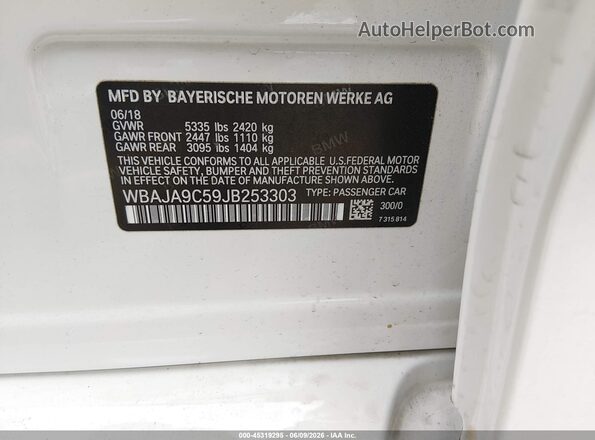 WBAJA9C59JB253303 2018 BMW 5 SERIES White Vista del compartimento del motor