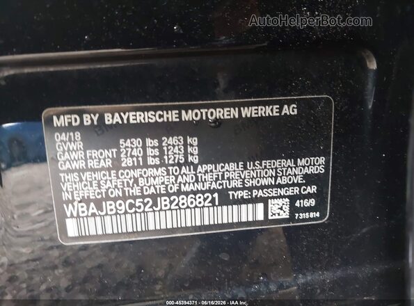WBAJB9C52JB286821 2018 BMW 5 SERIES Black ძრავის განყოფილების ხედი