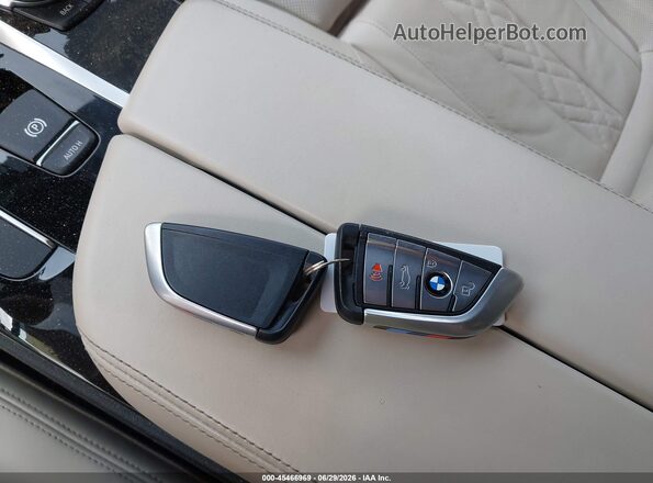WBAJB9C5XJB036193 2018 BMW 5 SERIES Gray Widok deski rozdzielczej