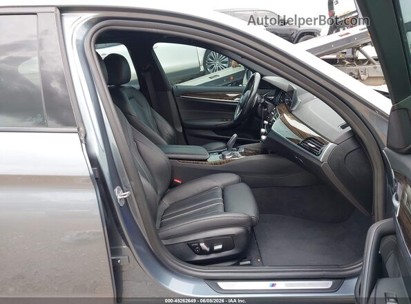 WBAJE5C53KWW11339 2019 BMW 5 SERIES Gray Widok wnętrza z przodu