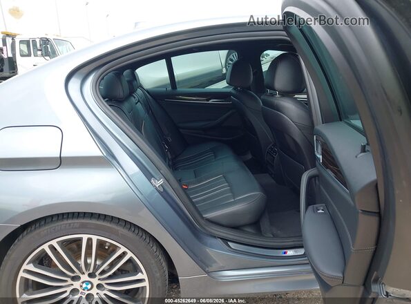 WBAJE5C53KWW11339 2019 BMW 5 SERIES Gray Widok naklejki z numerem VIN