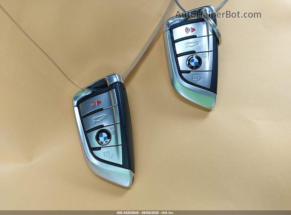 WBAJE5C53KWW11339 2019 BMW 5 SERIES Gray Widok deski rozdzielczej