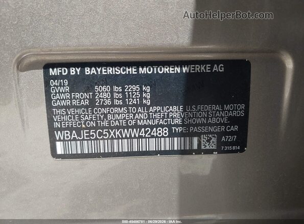 WBAJE5C5XKWW42488 2019 BMW 5 SERIES Brown Widok komory silnika