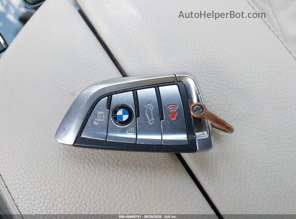 WBAJE5C5XKWW42488 2019 BMW 5 SERIES Brown Widok deski rozdzielczej