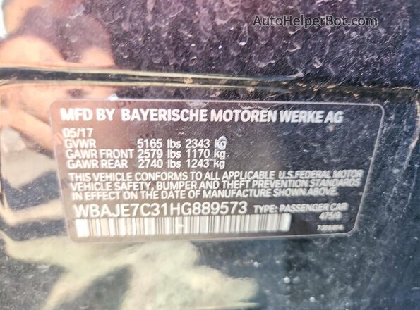 WBAJE7C31HG889573 2017 BMW 5 SERIES Black ძრავის განყოფილების ხედი