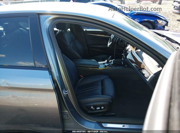 WBAJE7C3XHWA03288 2017 BMW 5 SERIES Серый Вид салона спереди