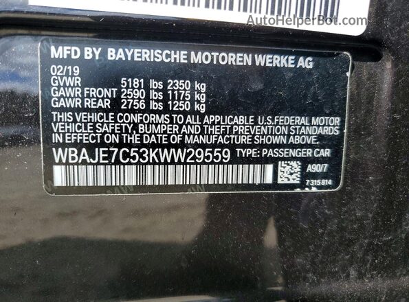 WBAJE7C53KWW29559 2019 BMW 5 SERIES Black ძრავის განყოფილების ხედი