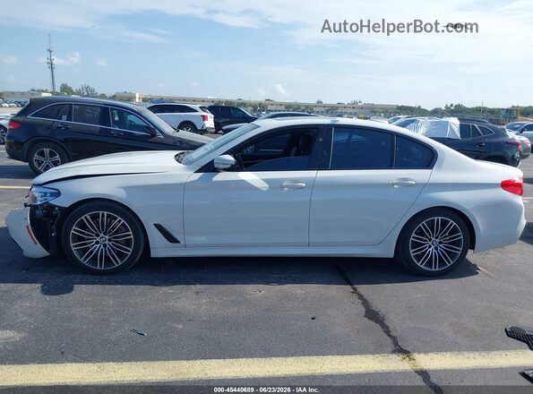 WBAJE7C55KWW14917 2019 BMW 5 SERIES White 360 interior view
