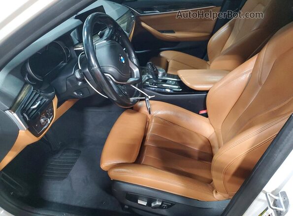 WBAJE7C5XJWC57526 2018 BMW 5 SERIES White Вид салону спереду