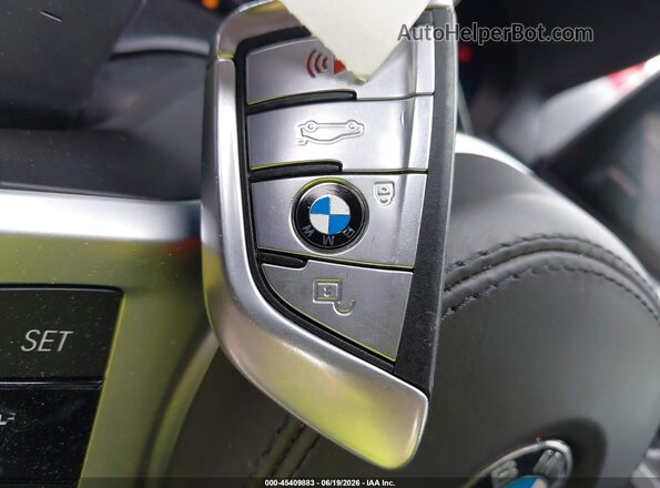 WBAJS7C09LCD52600 2020 BMW 5 SERIES Silver Dashboard view
