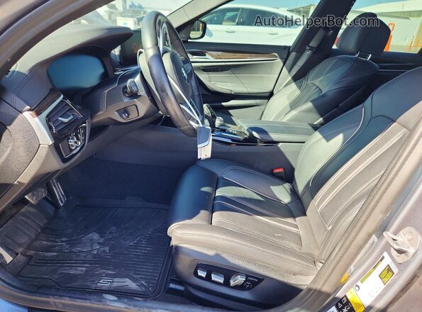 WBAJS7C0XLCD19024 2020 BMW M5 Gray Widok wnętrza z przodu
