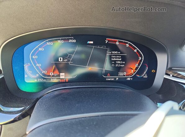 WBAJS7C0XLCD19024 2020 BMW M5 Gray Widok zestawu wskaźników