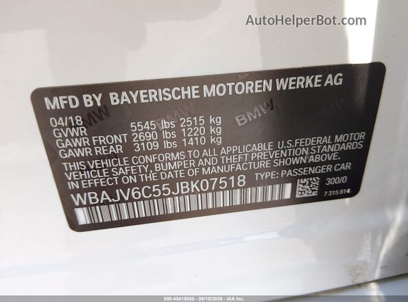 WBAJV6C55JBK07518 2018 BMW 6 SERIES White Vista del compartimento del motor