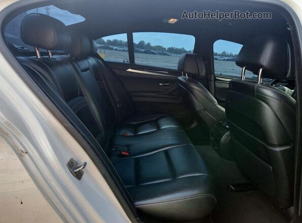 WBAKP9C54GG587673 2016 BMW 5 SERIES White Vista de los asientos traseros