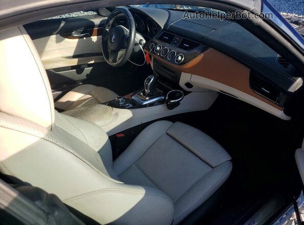 WBALM7C50GJ799426 2016 BMW Z4 Blue Вид панелі приладів