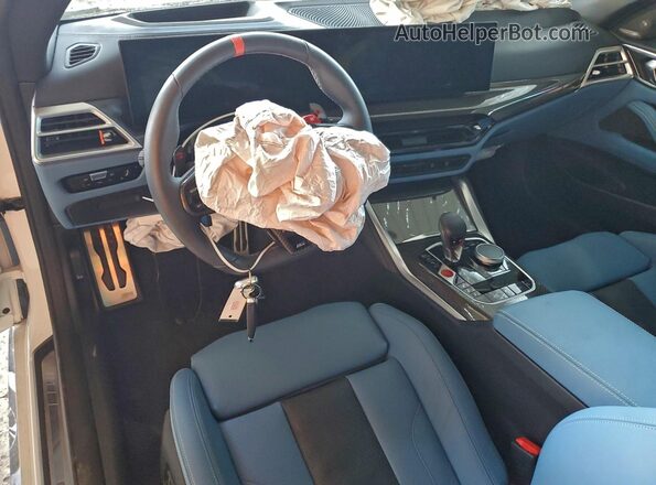 WBS43BA09SCU83128 2025 BMW M4 White Vista del salpicadero