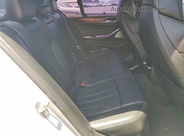WBS83CH00MCF82410 2021 BMW M5 White Widok tylnych siedzeń