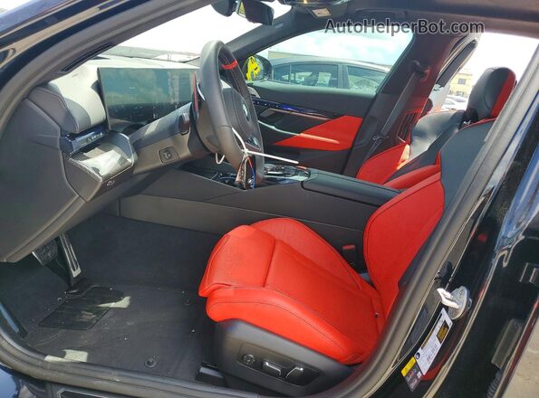 WBS83FK02TCW63513 2026 BMW M5 Charcoal Вид салону спереду