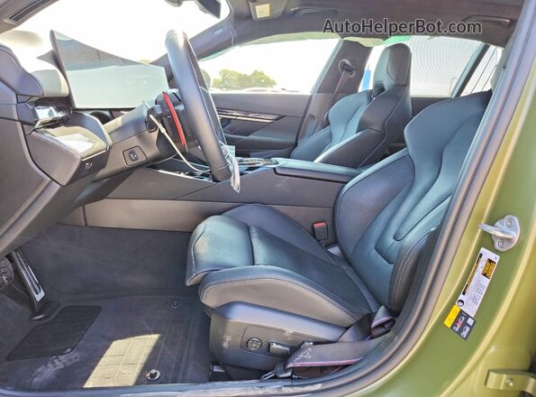 WBS83GV06TCW71762 2026 BMW M5 Green წინა სალონის ხედი