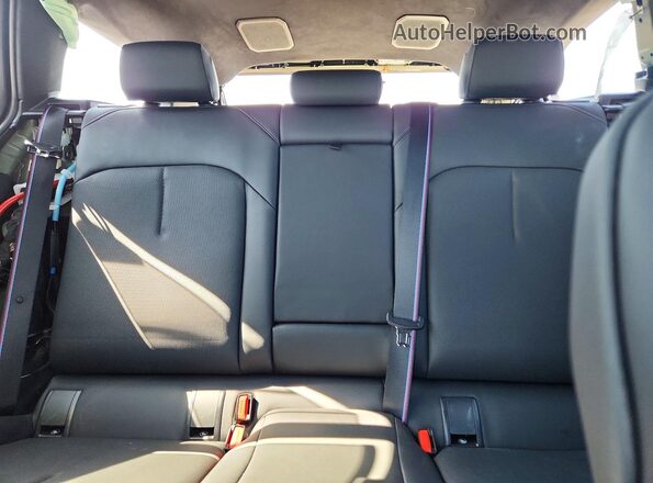 WBS83GV06TCW71762 2026 BMW M5 Green უკანა სავარძლების ხედი