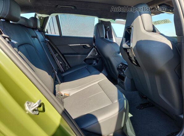 WBS83GV06TCW71762 2026 BMW M5 Green უკანა სალონის ხედი