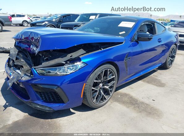 WBSAE0C02PCM46038 2023 BMW M8 Blue Առջևի ձախ երեք քառորդ տեսարան