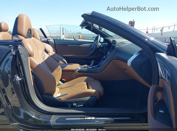 WBSDZ0C00PCL36476 2023 BMW M8 Черный Вид салона спереди