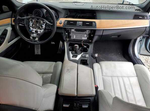 WBSFV9C58GG343480 2016 BMW M5 Turquoise Vista del salpicadero