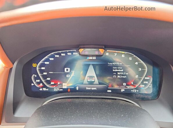 WBSGV0C03LCD92806 2020 BMW M8 Красный Вид щитка приборов