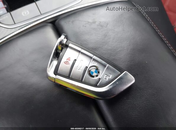 WBSGV0C04RCP30509 2024 BMW M8 Black Vista del salpicadero