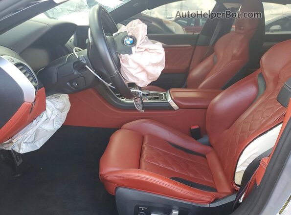 WBSGV0C06PCL15706 2023 BMW M8 Gray წინა სალონის ხედი
