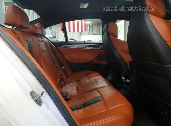 WBSJF0C57KB285807 2019 BMW M5 White Vista de los asientos traseros