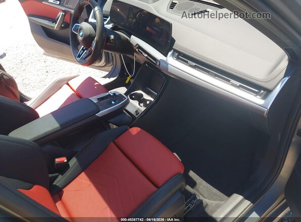 WBX13EF0XT5531376 2026 BMW X1 Gray Вид салону спереду