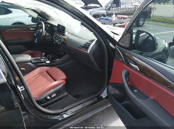 WBX47DP0XPN219008 2023 BMW X3 Черный Вид салона спереди