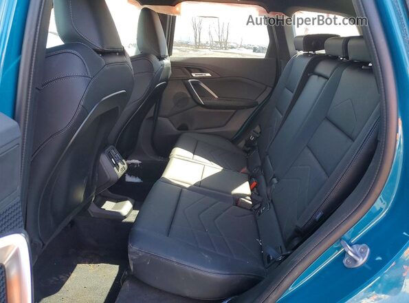 WBX73EF00S5192328 2025 BMW X1 Teal Widok tylnych siedzeń