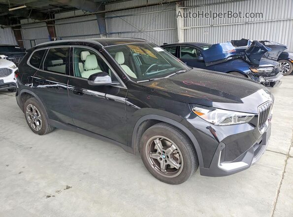 WBX73EF01P5X37072 2023 BMW X1 Black 
