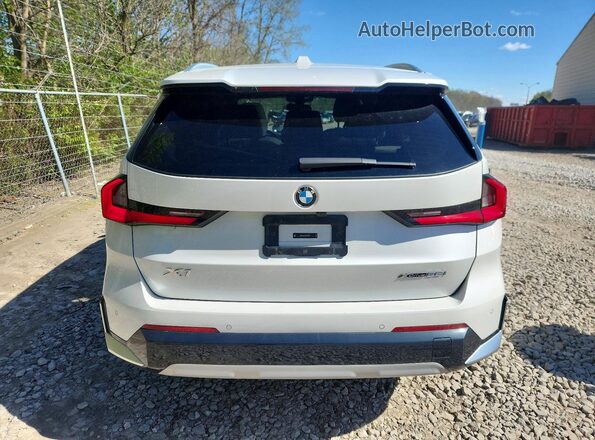 WBX73EF01P5Y22817 2023 BMW X1 White Вид ззаду