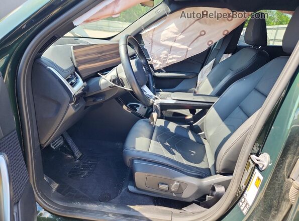 WBX73EF01S5143459 2025 BMW X1 Green Widok wnętrza z przodu