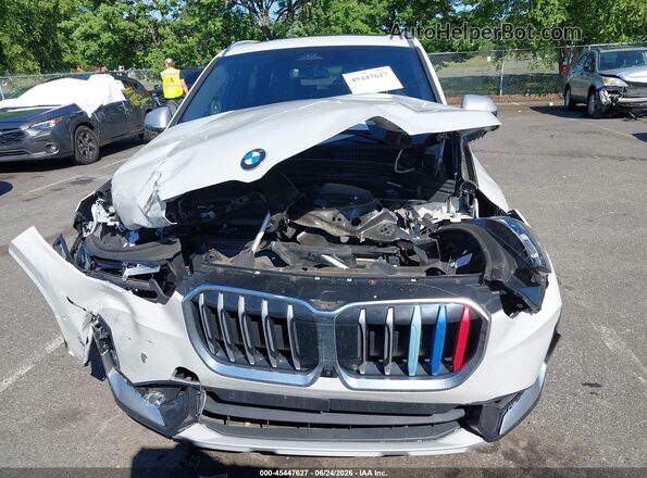 WBX73EF02P5V95282 2023 BMW X1 White Front view