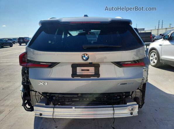 WBX73EF02R5Z78447 2024 BMW X1 Silver Вид ззаду