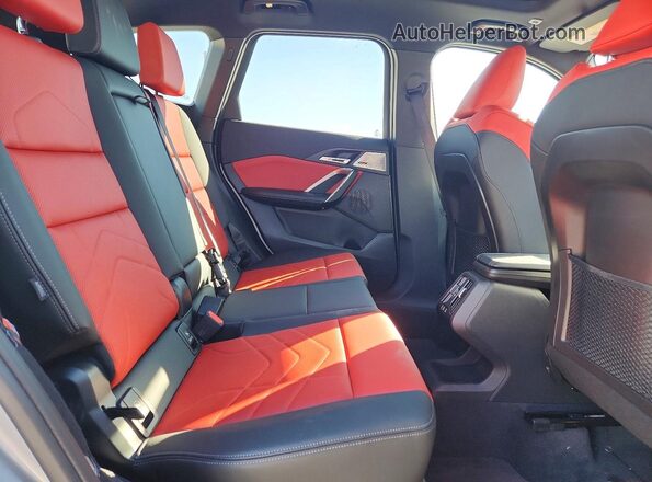 WBX73EF02R5Z78447 2024 BMW X1 Silver Вид задньої частини салону