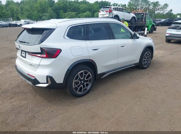 WBX73EF02T5536582 2026 BMW X1 White Rear right