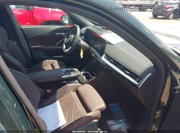 WBX73EF03S5137159 2025 BMW X1 Green Front interior view