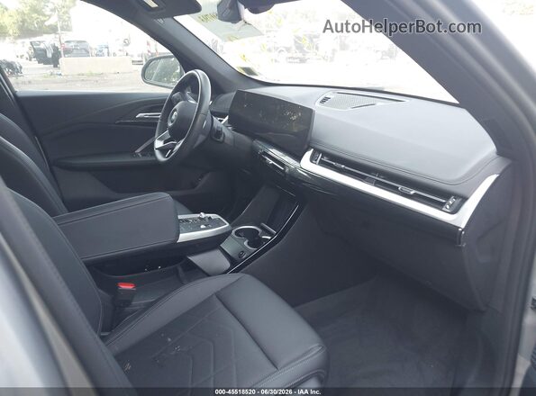 WBX73EF04S5255429 2025 BMW X1 Silver Սալոնի դիմացի տեսք