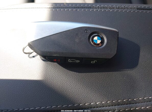 WBX73EF04S5307643 2025 BMW X1 Silver Vista del salpicadero