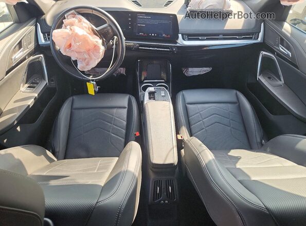 WBX73EF05R5Z81536 2024 BMW X1 Black Vista del salpicadero