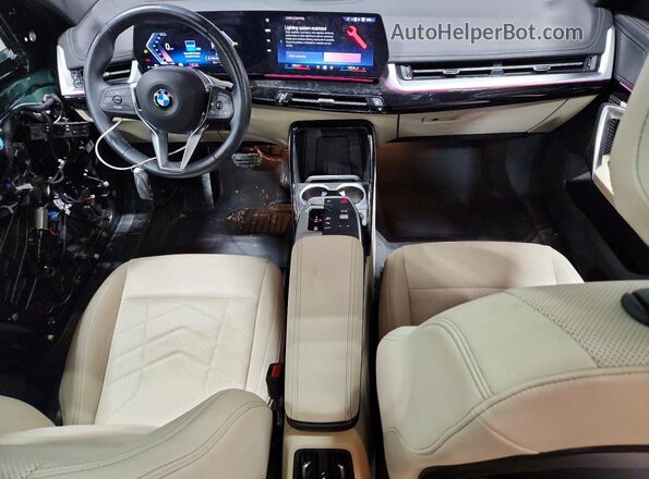 WBX73EF06R5Y46601 2024 BMW X1 Green Vista del salpicadero